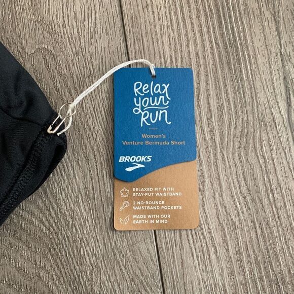 Brooks relax your run woman’s Bermuda shorts. Relaxed fit - Picture 5 of 8